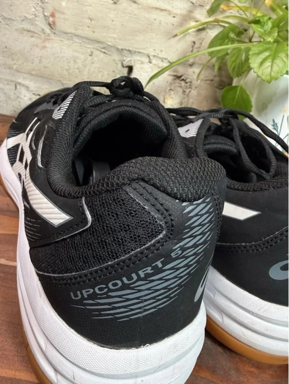 ASICS Upcourt 6 Black/White/Gum Solid Low Top Lace-Up Men's Rubber Sneakers